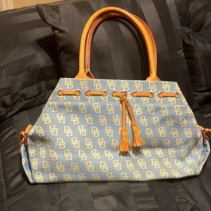 Original Dooney & Bourke handbag in excellent condition